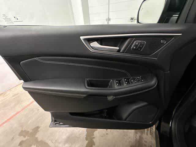 Certified 2024 Ford Edge Titanium w/ Equipment Group 301A AWD/4WD image 19