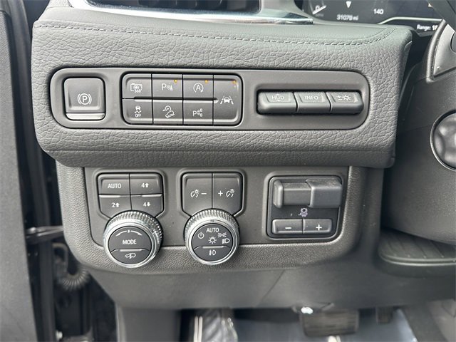 Used 2024 GMC Yukon XL Denali w/ Advanced Technology Package image 31