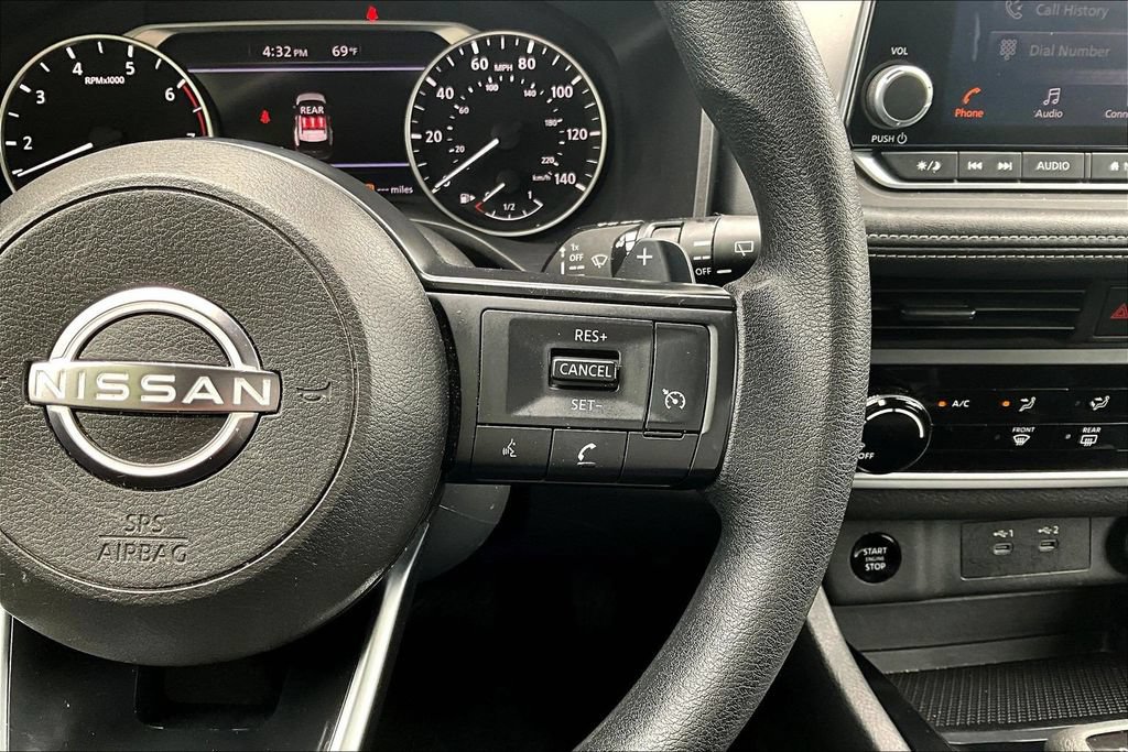 Used 2024 Nissan Rogue S FWD image 13
