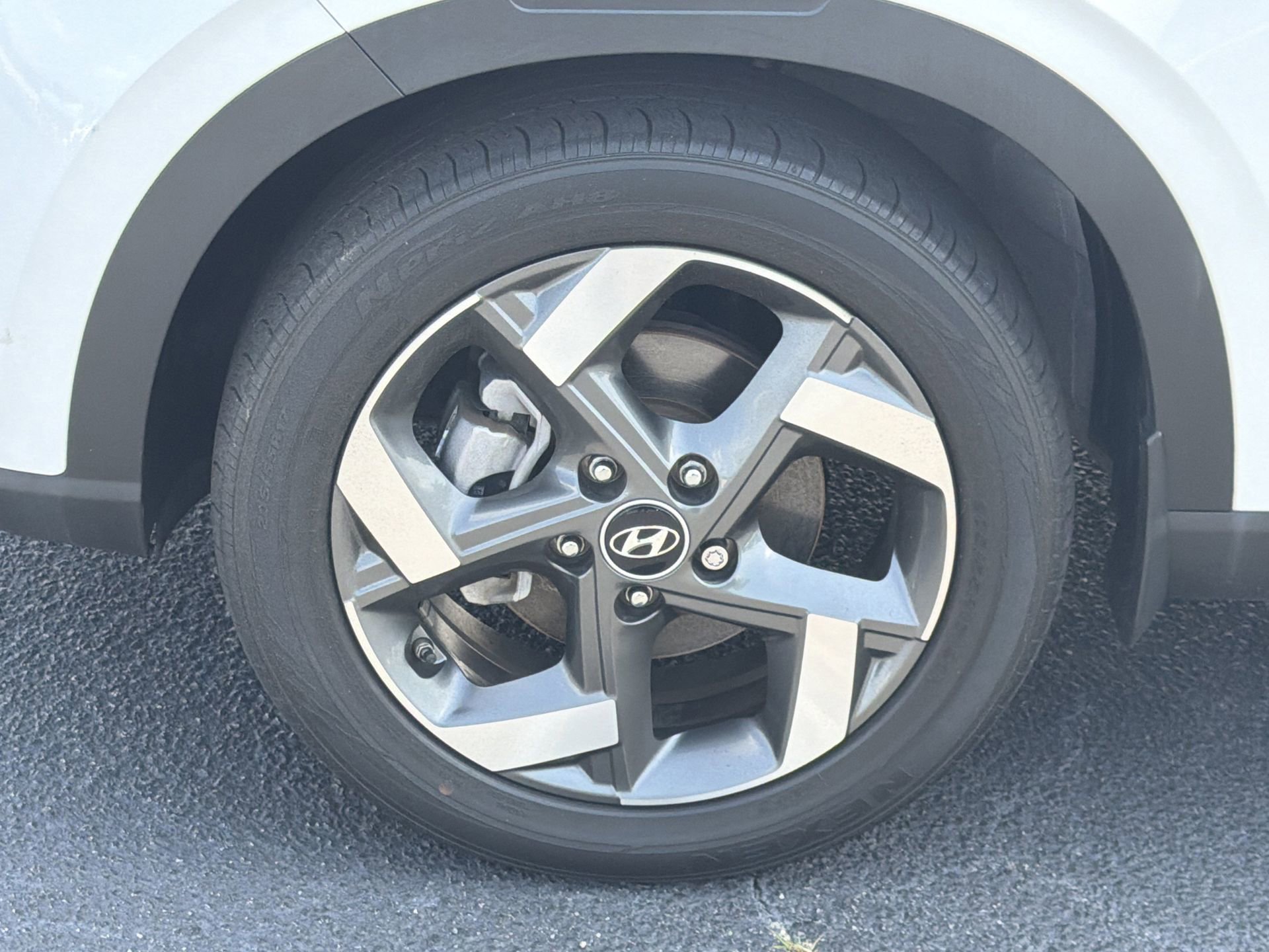 Used 2023 Hyundai Venue SEL FWD image 31
