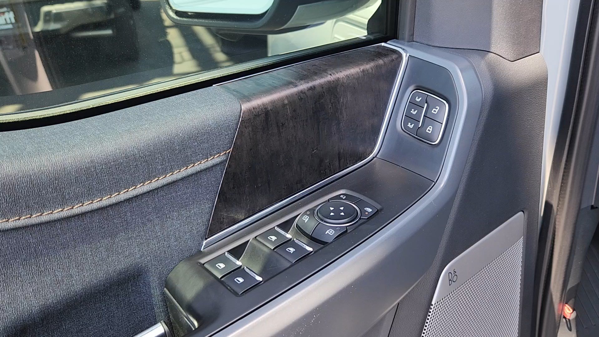 Certified 2023 Ford F150 Lightning Lariat AWD/4WD image 8