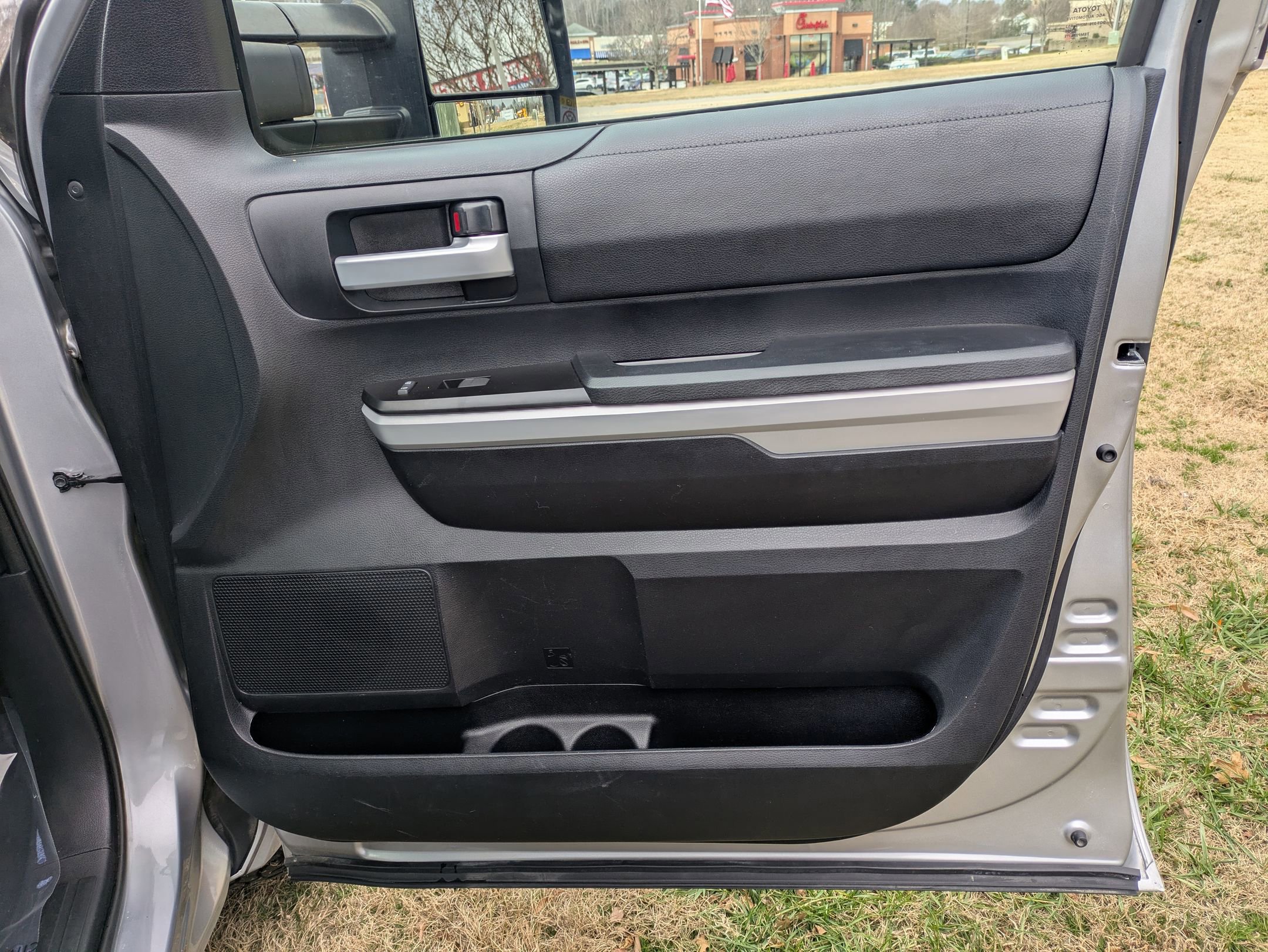 Used 2018 Toyota Tundra SR5 w/ SR5 Upgrade Package image 32