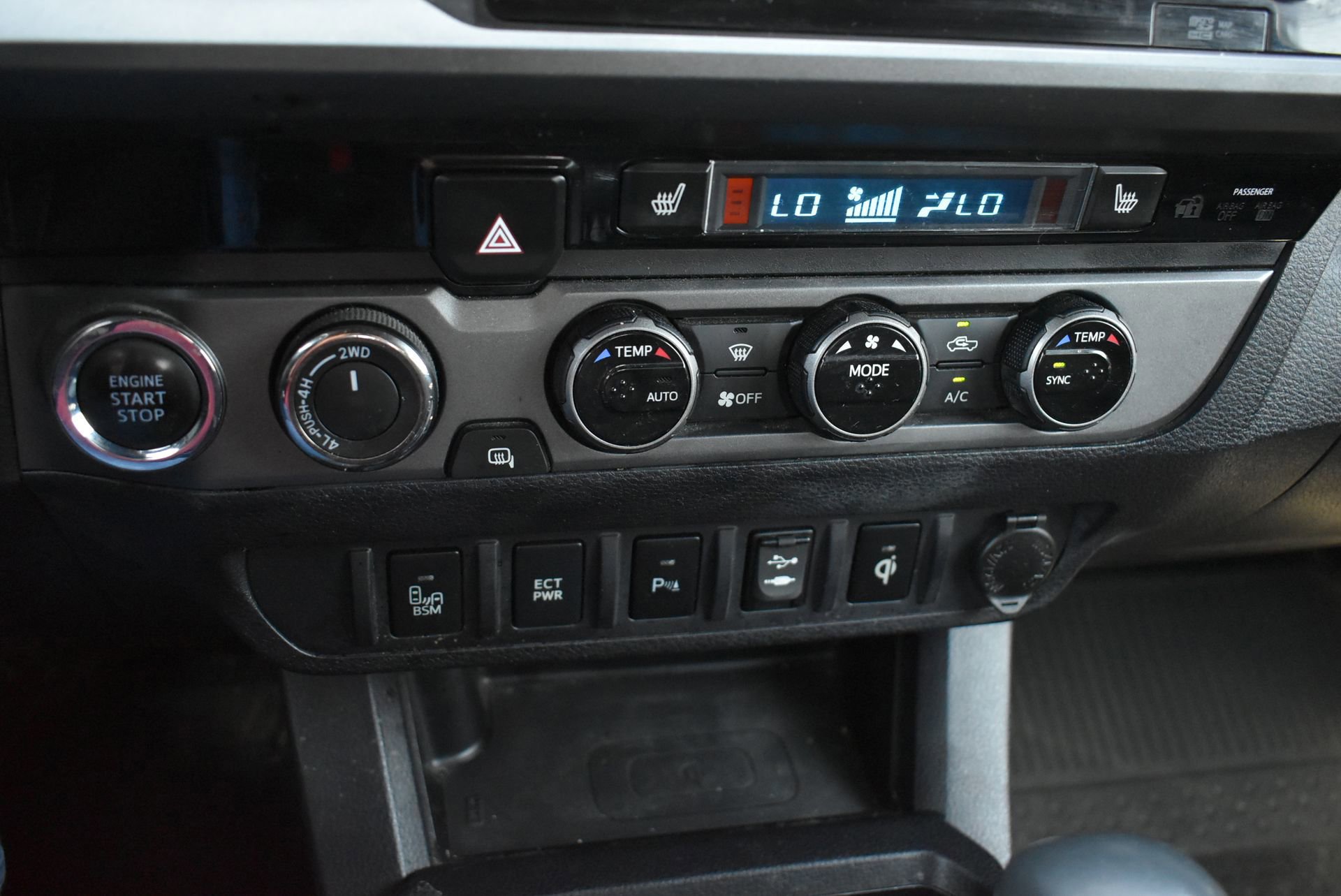 Used 2017 Toyota Tacoma TRD Sport w/ Premium & Technology Package image 28