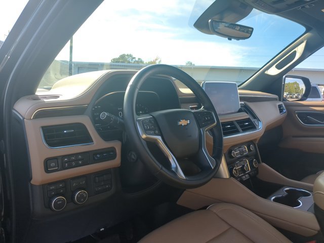Used 2023 Chevrolet Suburban Premier w/ Premium Package AWD/4WD image 17