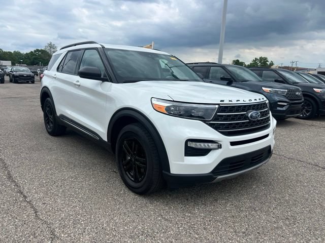 Certified 2024 Ford Explorer XLT w/ Equipment Group 202A AWD/4WD image 3