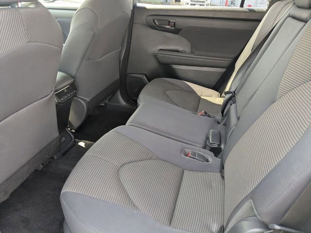 Used 2023 Toyota Highlander LE image 23