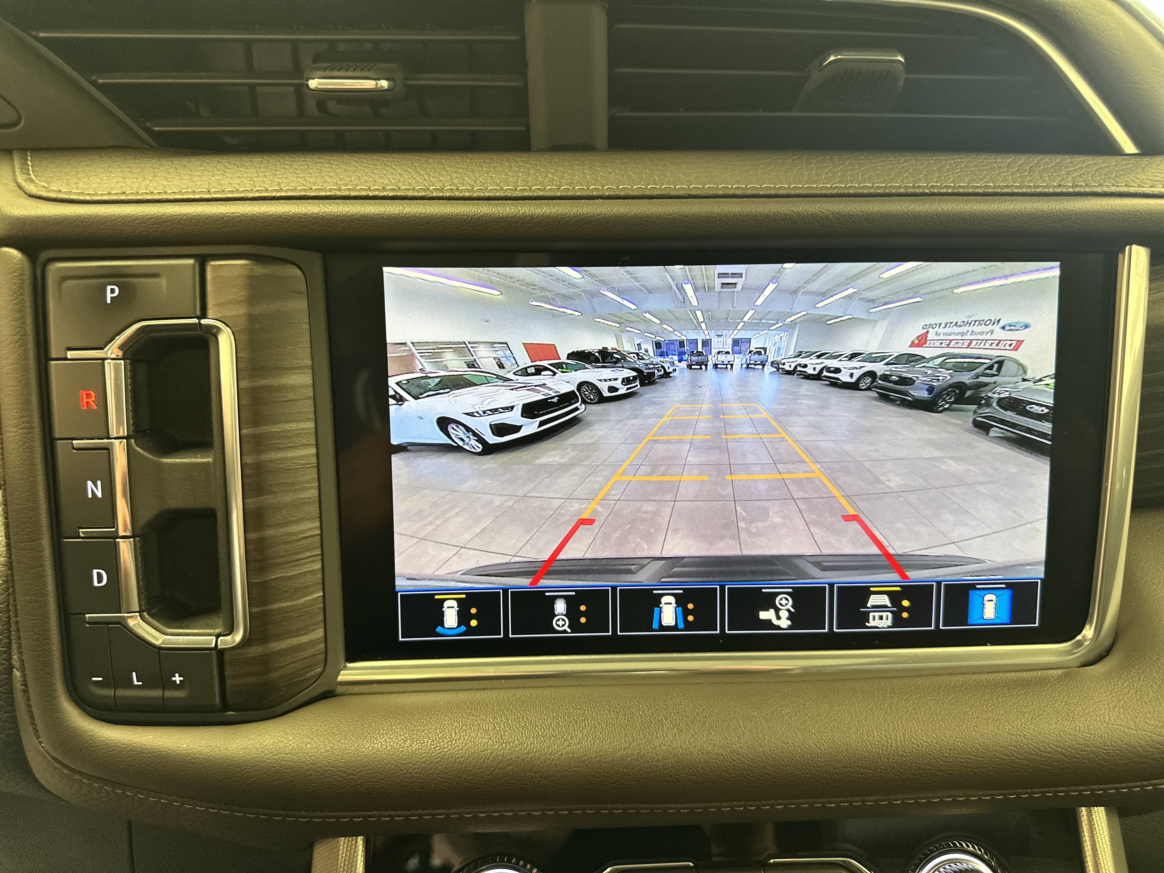 Used 2021 GMC Yukon Denali w/ Denali Premium Package image 36