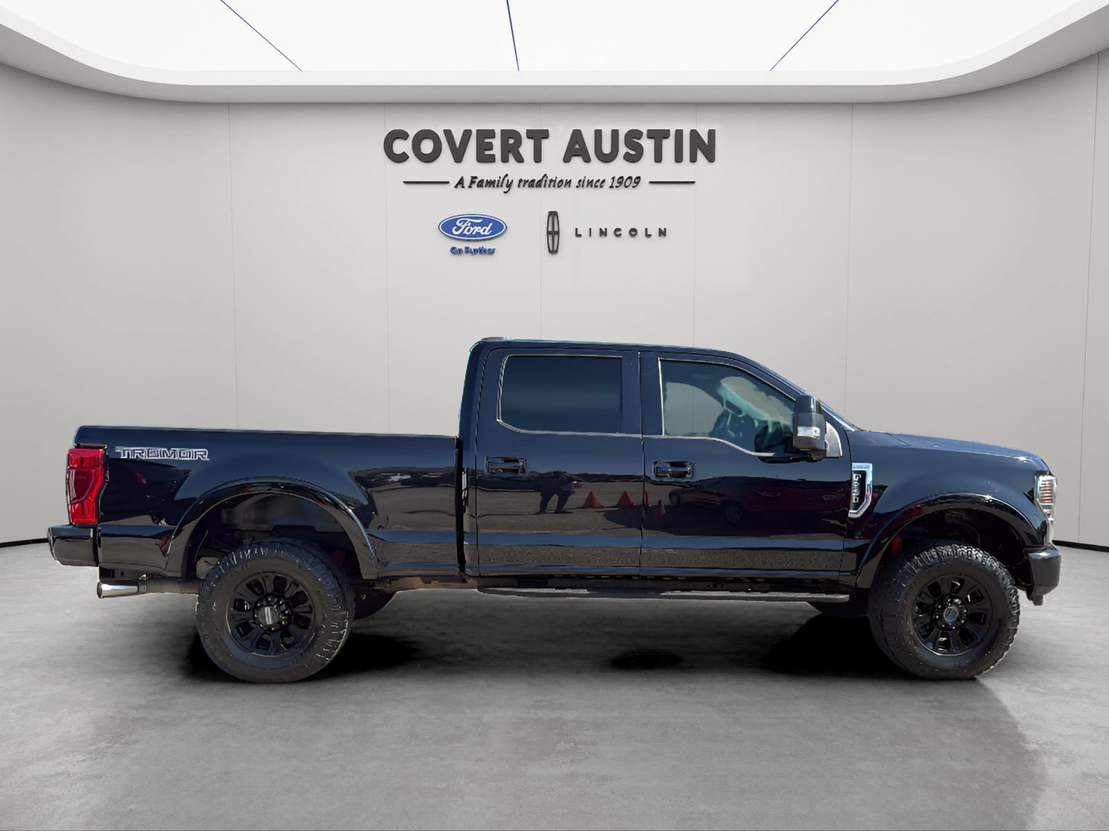 Certified 2022 Ford F250 Lariat w/ Tremor Off-Road Package AWD/4WD image 7