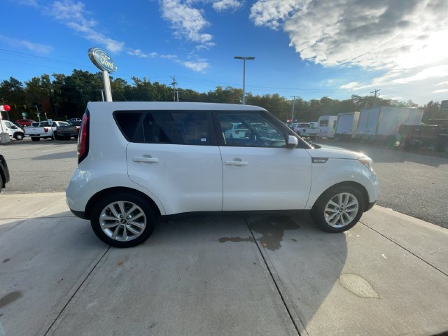Used 2017 Kia Soul + FWD image 8