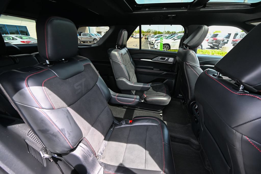 Certified 2025 Ford Explorer ST AWD/4WD image 30