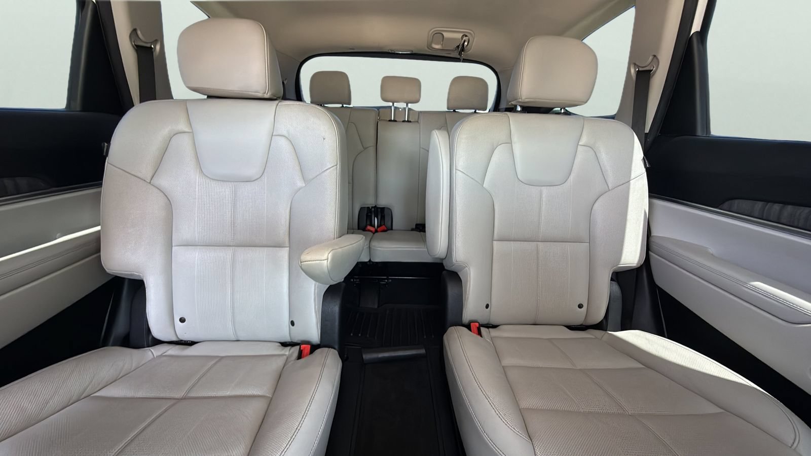 Used 2024 Kia Telluride EX w/ EX Captain's Chair Package FWD image 25