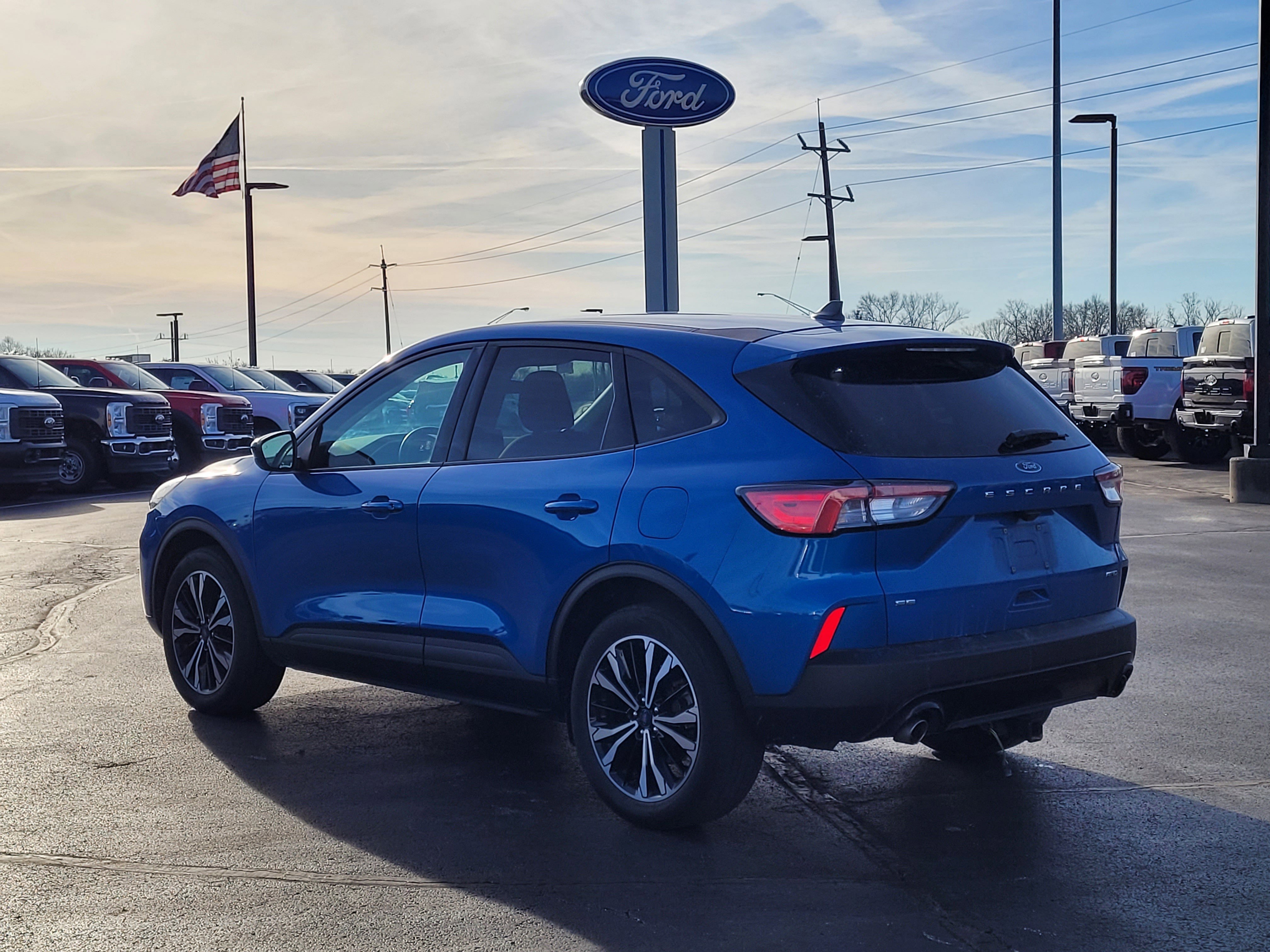 Certified 2021 Ford Escape SE w/ SE Sport Appearance Package image 3