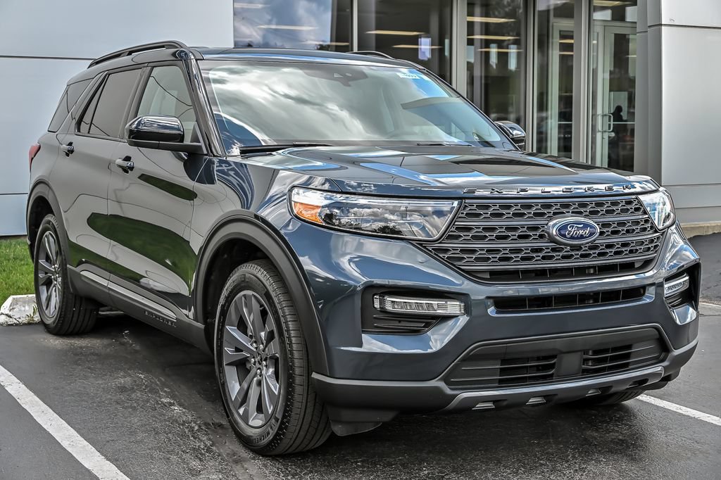 Certified 2024 Ford Explorer XLT w/ Equipment Group 202A AWD/4WD image 11
