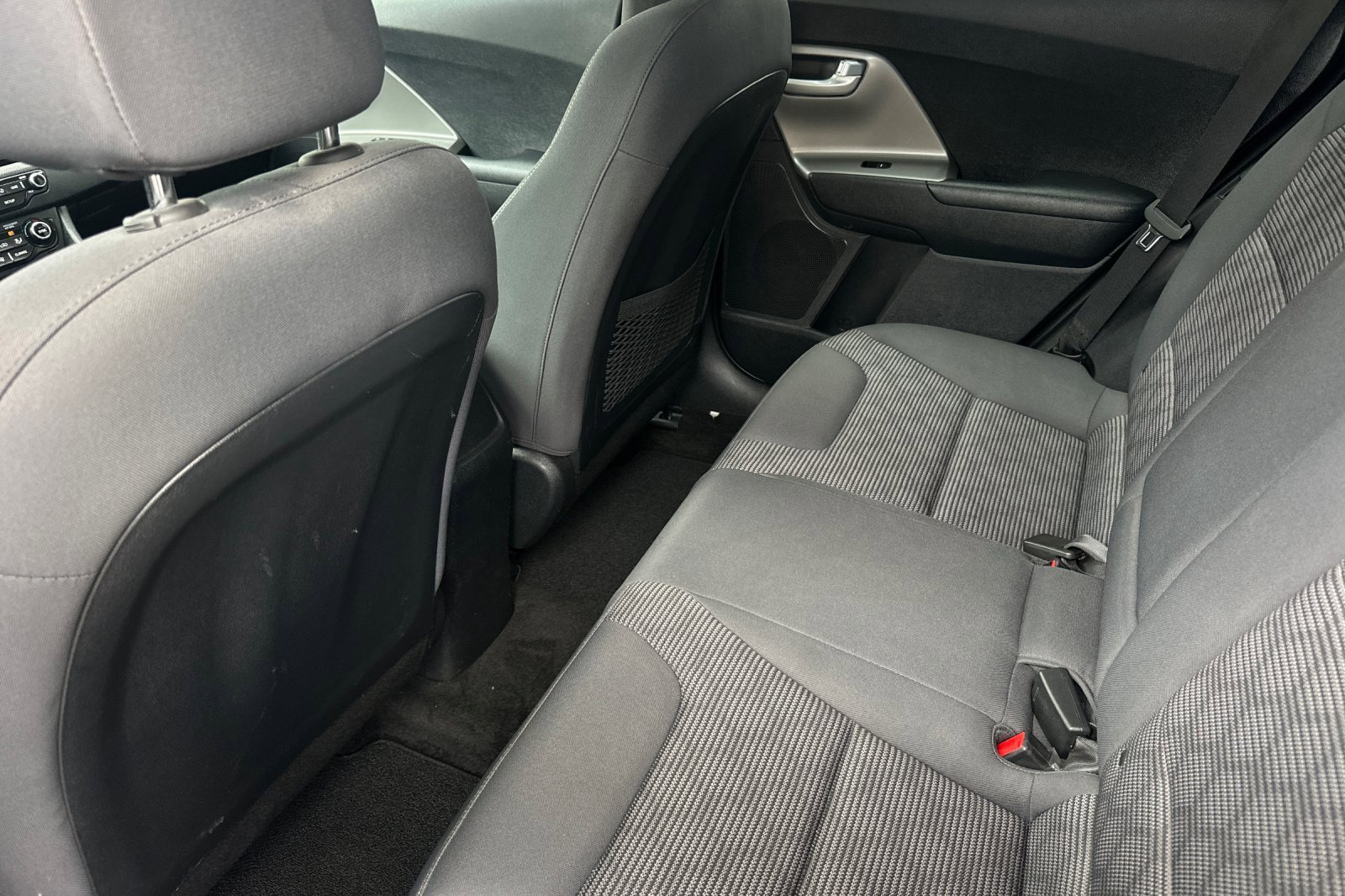 Used 2018 Kia Niro LX image 11