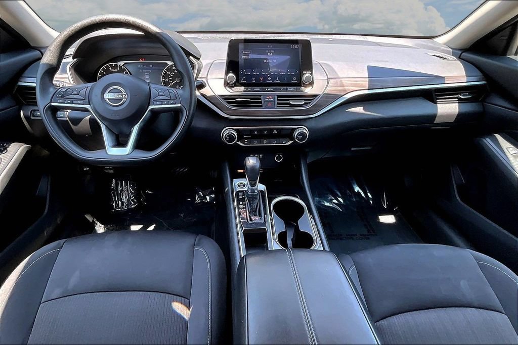 Used 2024 Nissan Altima 2.5 SV FWD image 9