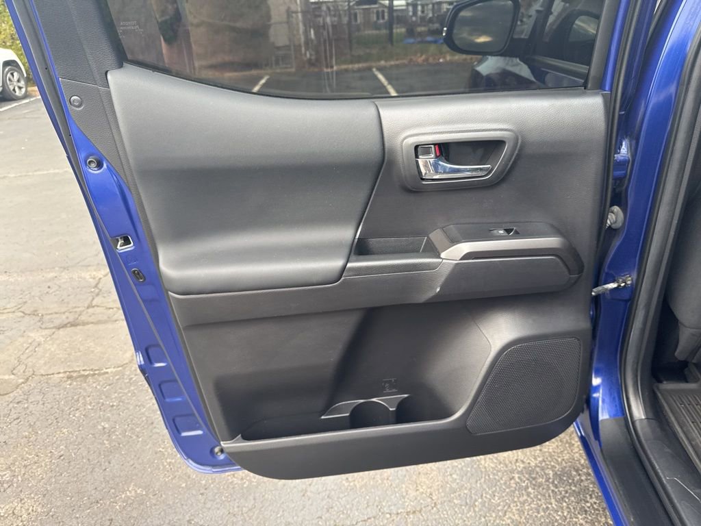 Used 2022 Toyota Tacoma TRD Sport w/ Technology Package AWD/4WD image 28