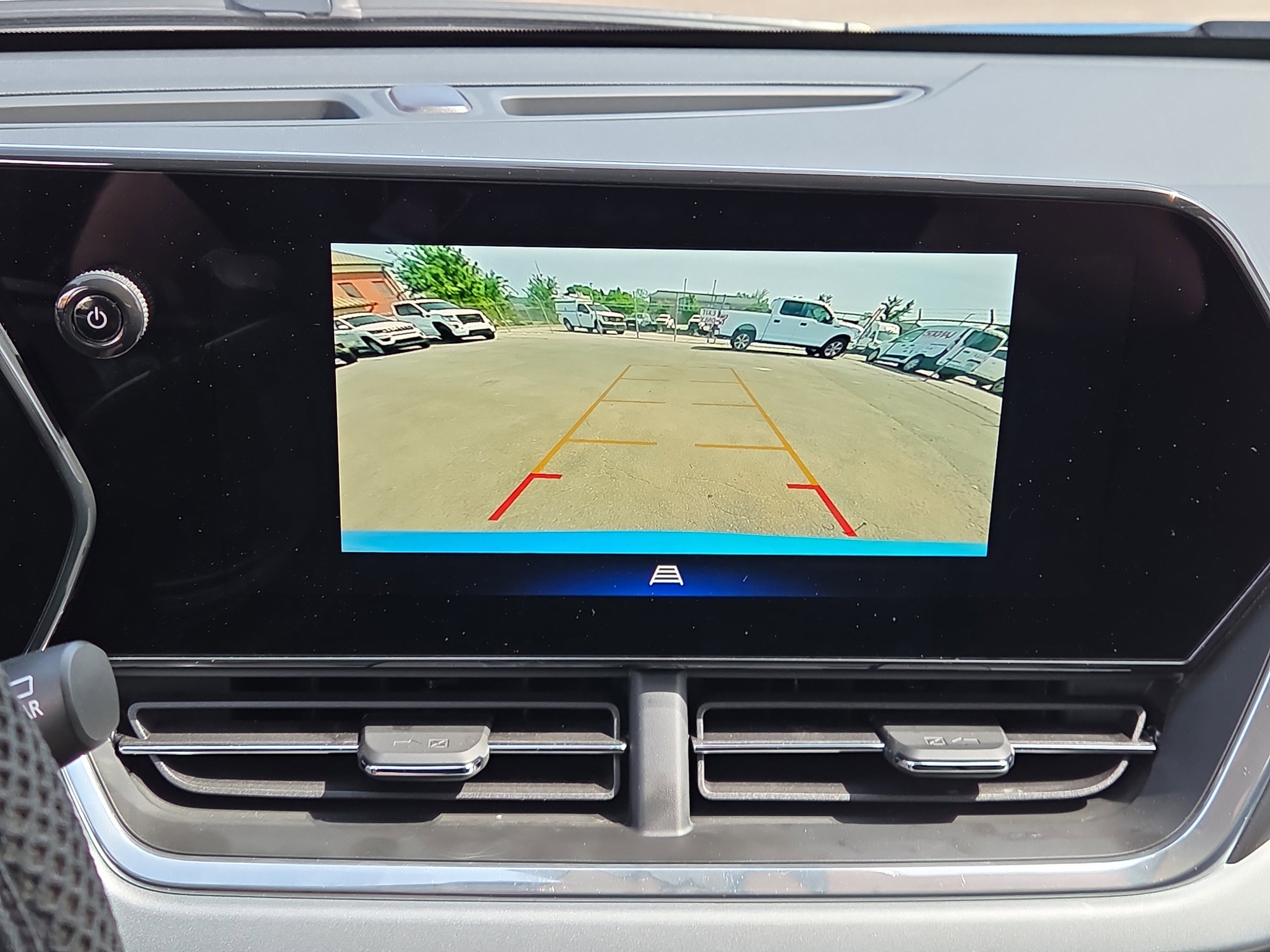 Used 2025 Chevrolet Trax LT w/ Driver Confidence Package FWD image 23