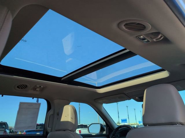 Certified 2022 Ford Explorer Limited w/ Equipment Group 301A image 18