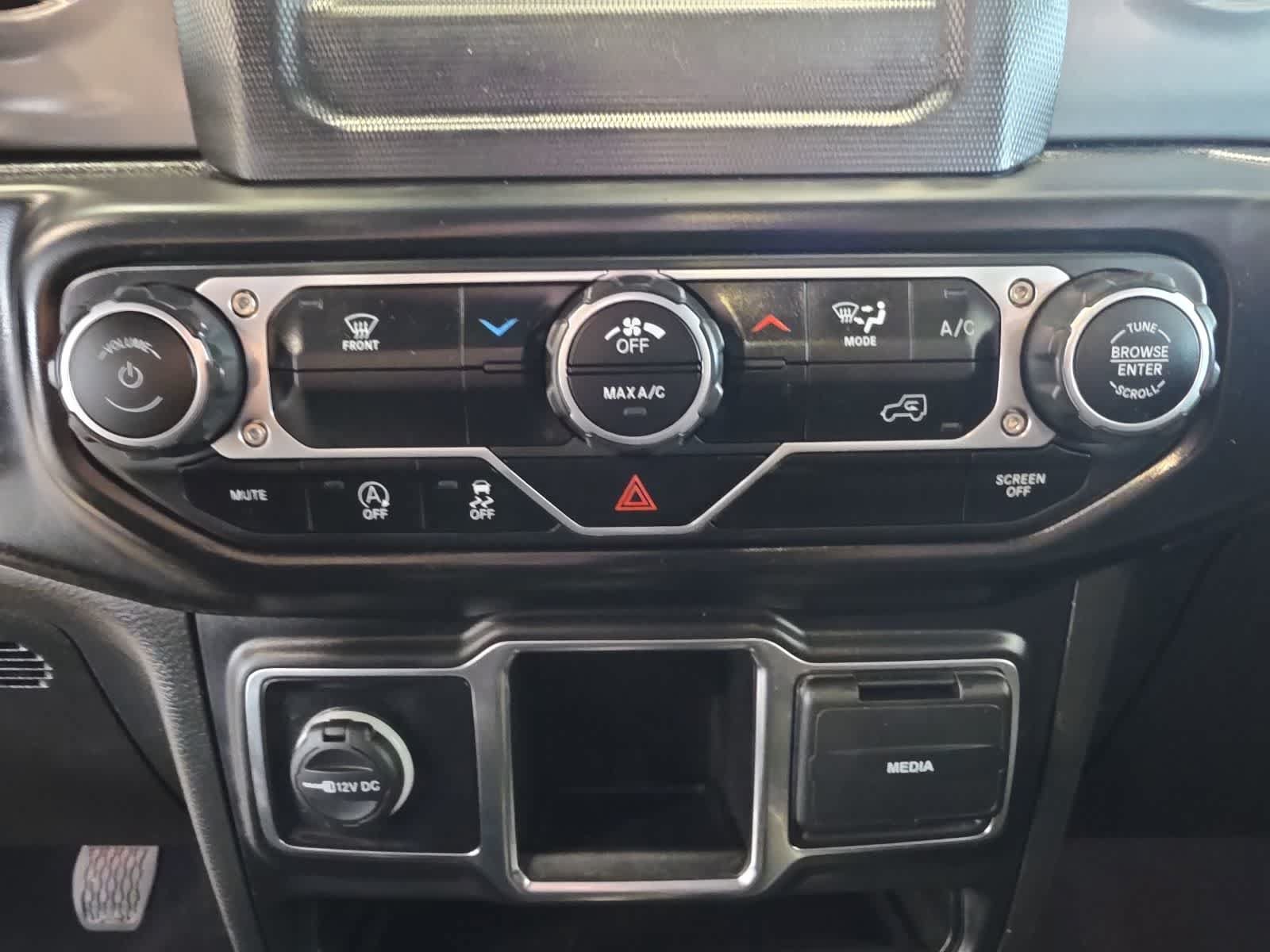 Used 2023 Jeep Wrangler Sport AWD/4WD image 19