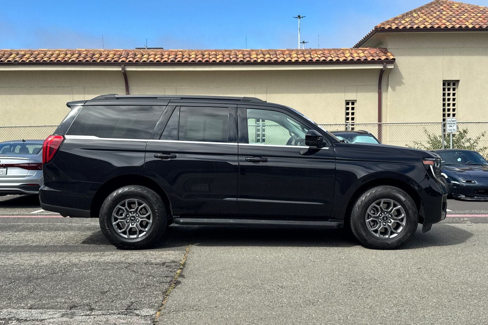 Certified 2025 Ford Expedition Active AWD/4WD image 4