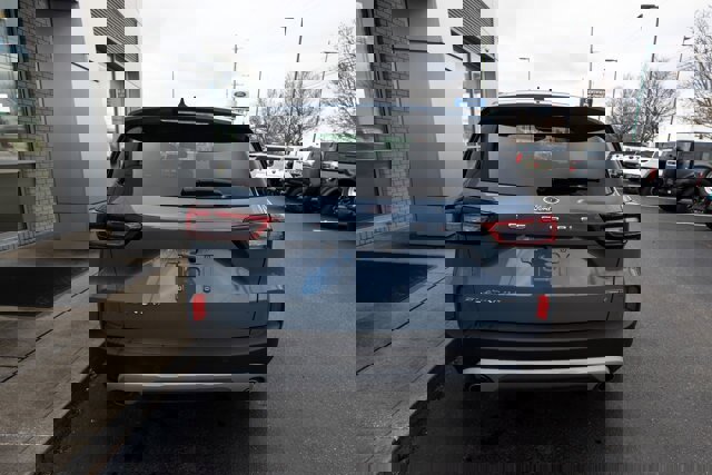 Certified 2025 Ford Escape Platinum w/ Premium Technology Package image 4