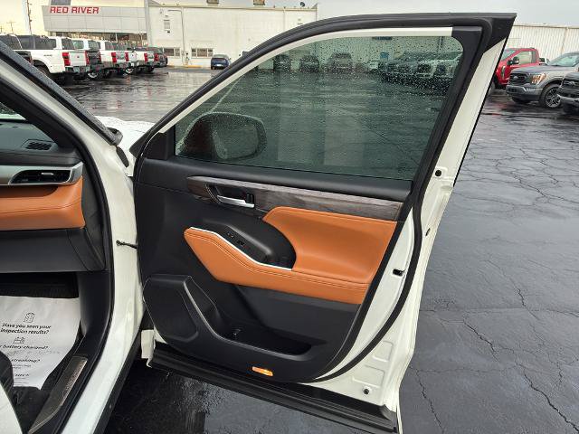 Used 2023 Toyota Highlander Platinum AWD/4WD image 15