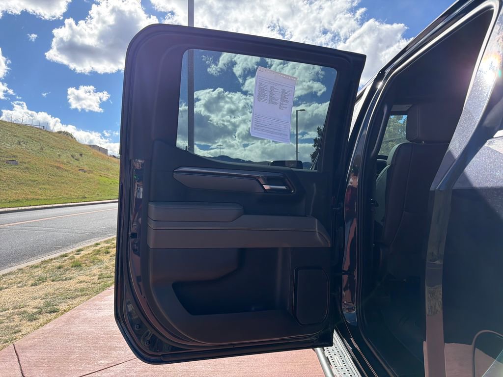 Used 2022 Chevrolet Silverado 1500 ZR2 w/ Technology Package image 19