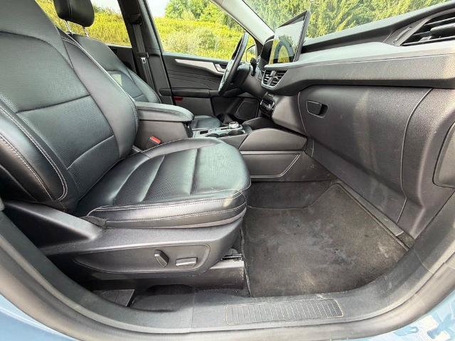 Certified 2025 Ford Escape Platinum AWD/4WD image 39