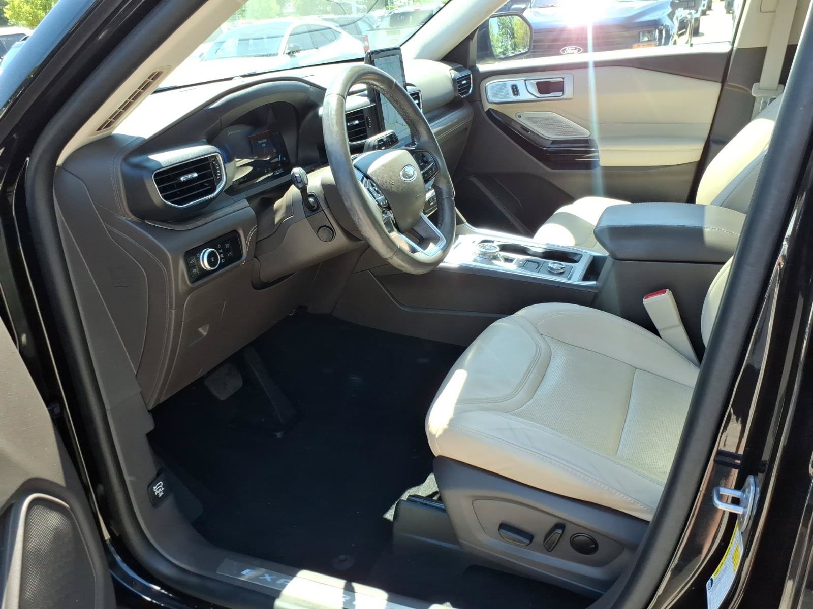 Certified 2023 Ford Explorer Platinum w/ Technology Package AWD/4WD image 11
