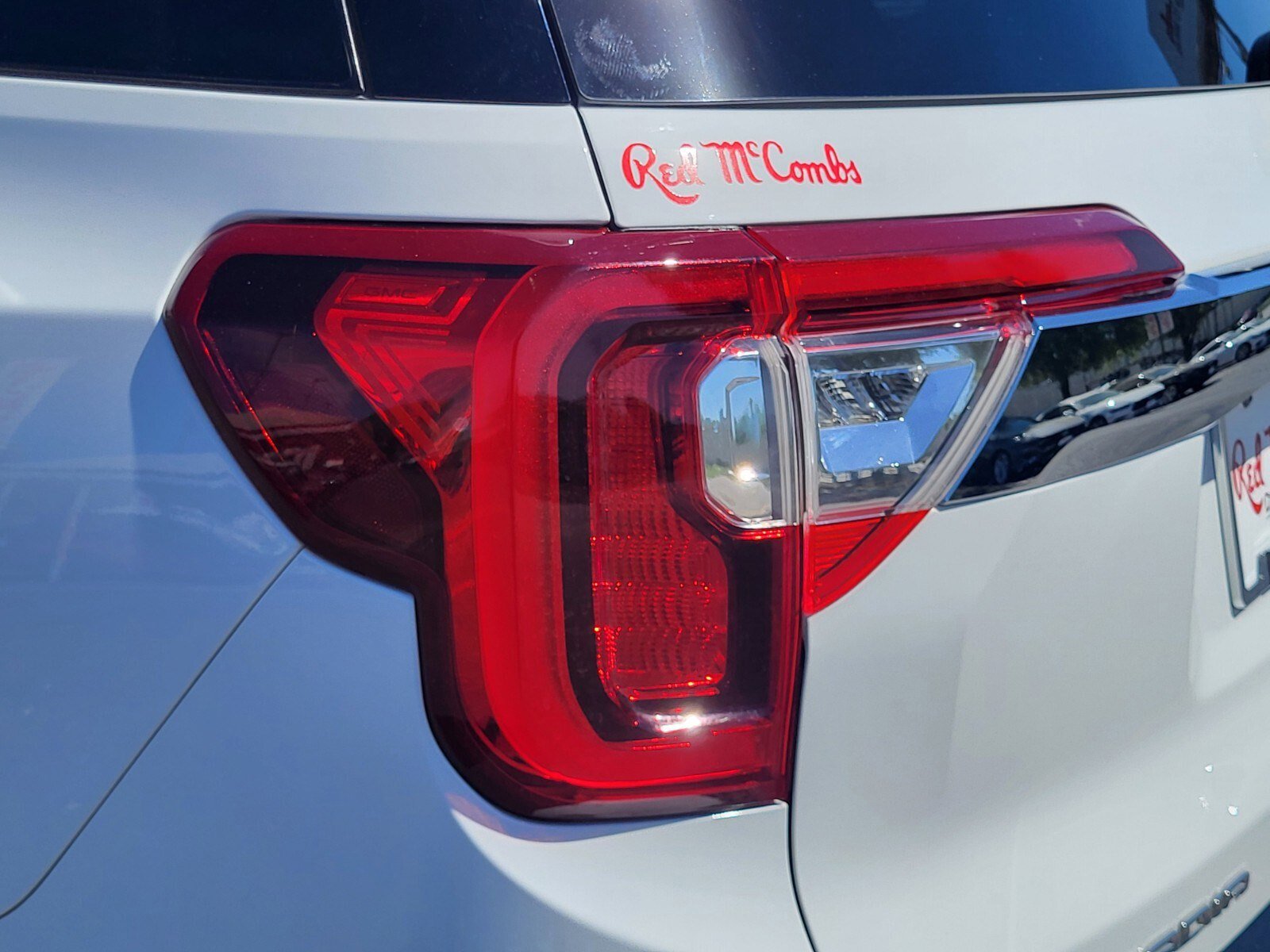 Used 2023 GMC Acadia SLE w/ LPO, Floor Liner Package image 10