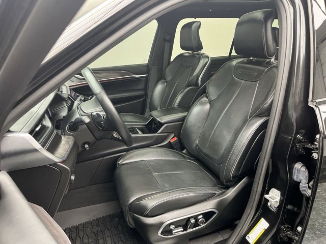 Used 2021 Jeep Grand Cherokee L Overland w/ Luxury Tech Group IV AWD/4WD image 11