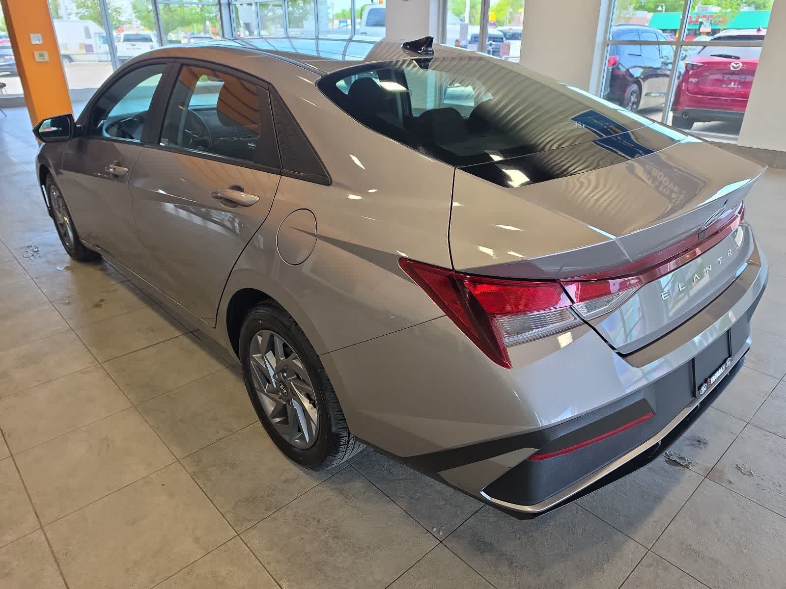 Used 2024 Hyundai Elantra SEL FWD image 11