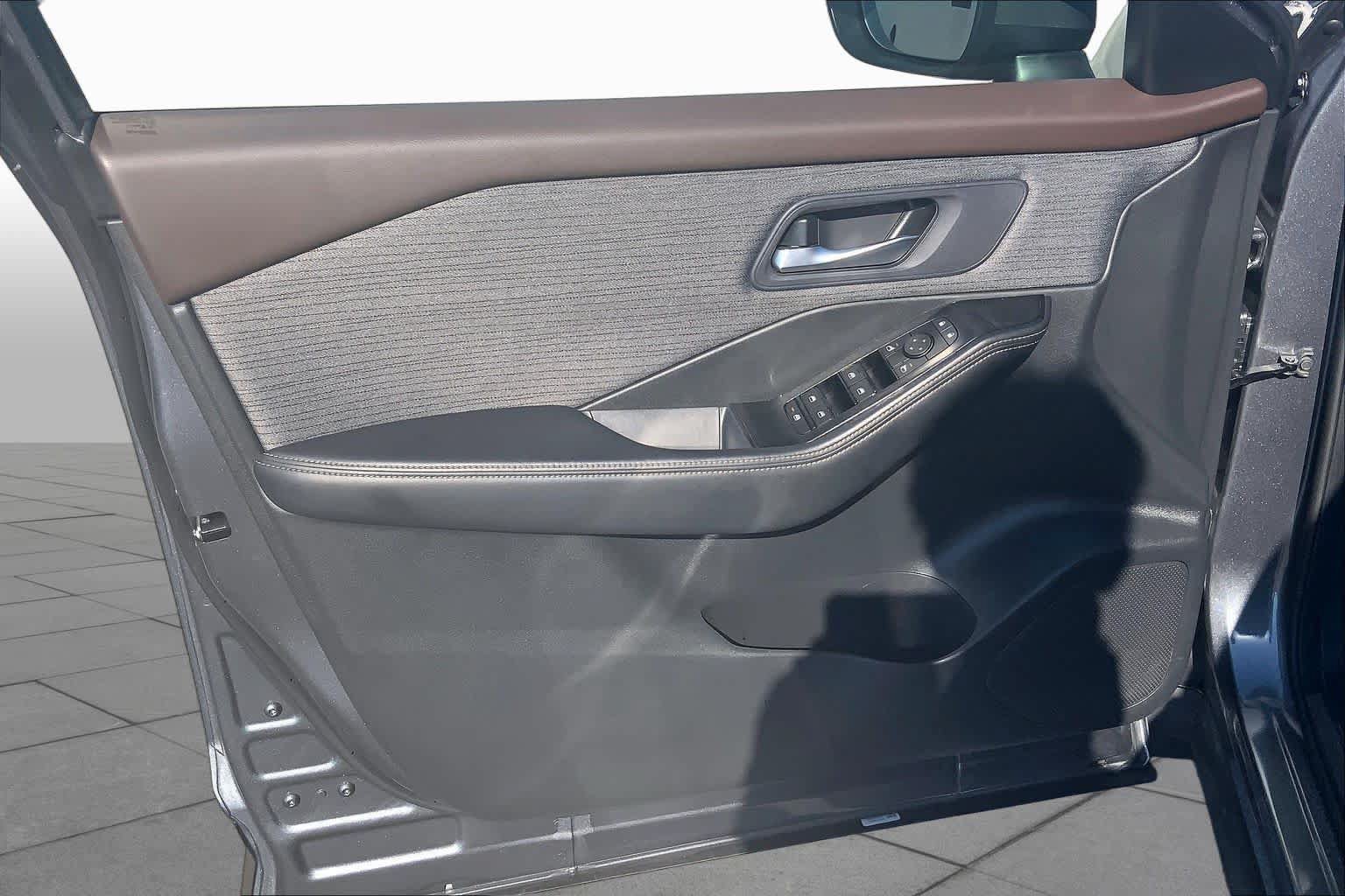 Used 2023 Nissan Rogue SV FWD image 22