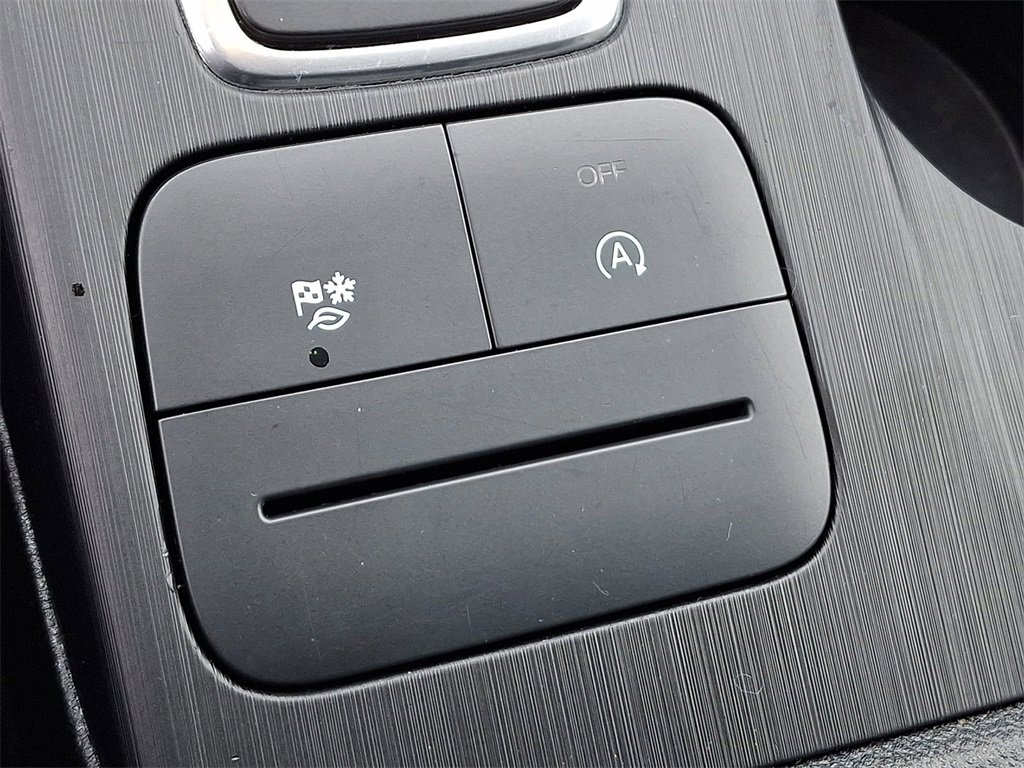 Certified 2022 Ford Escape SE w/ Cold Weather Package image 24