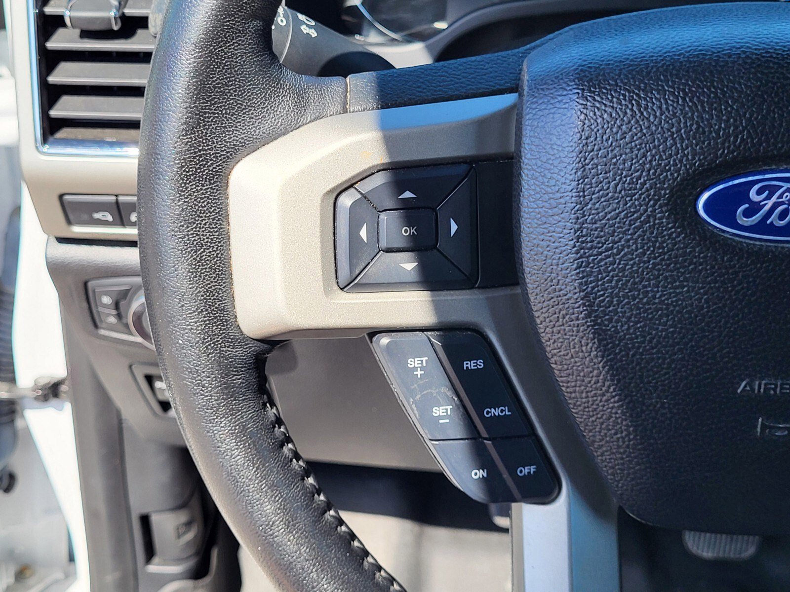 Certified 2019 Ford F150 Lariat w/ Equipment Group 502A Luxury image 28