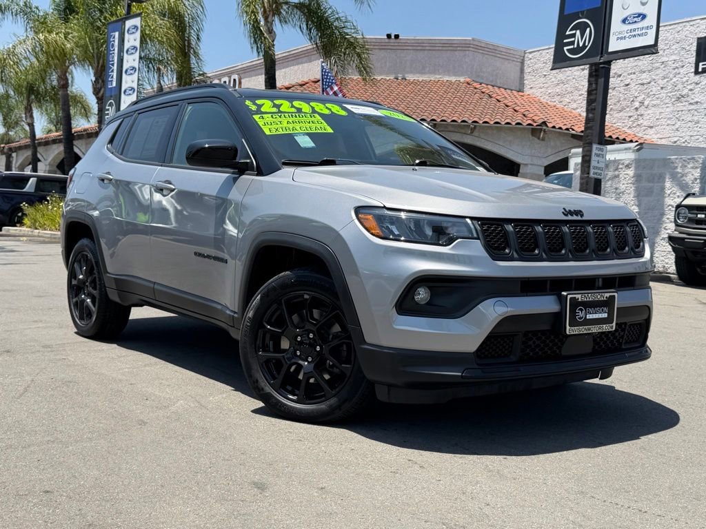 Used 2023 Jeep Compass Latitude AWD/4WD image 2