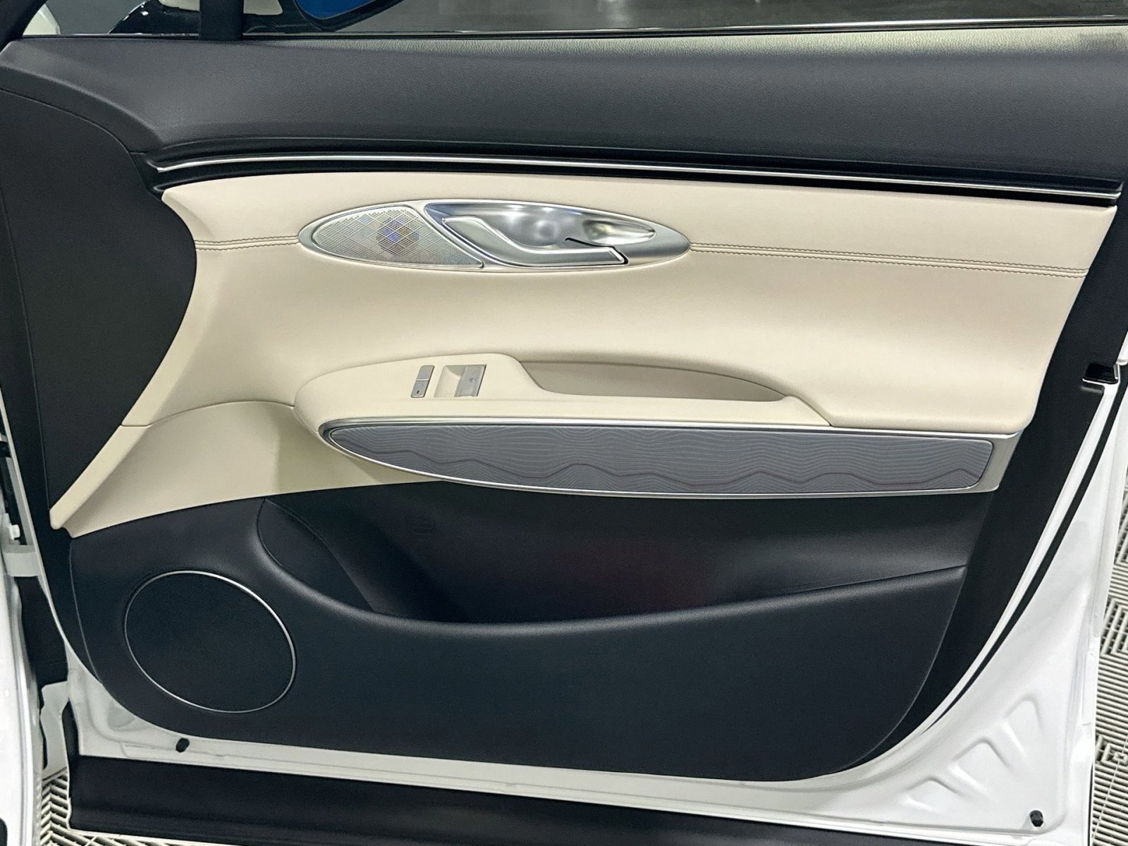 Used 2024 Genesis GV70 2.5T w/ Advanced Package image 39