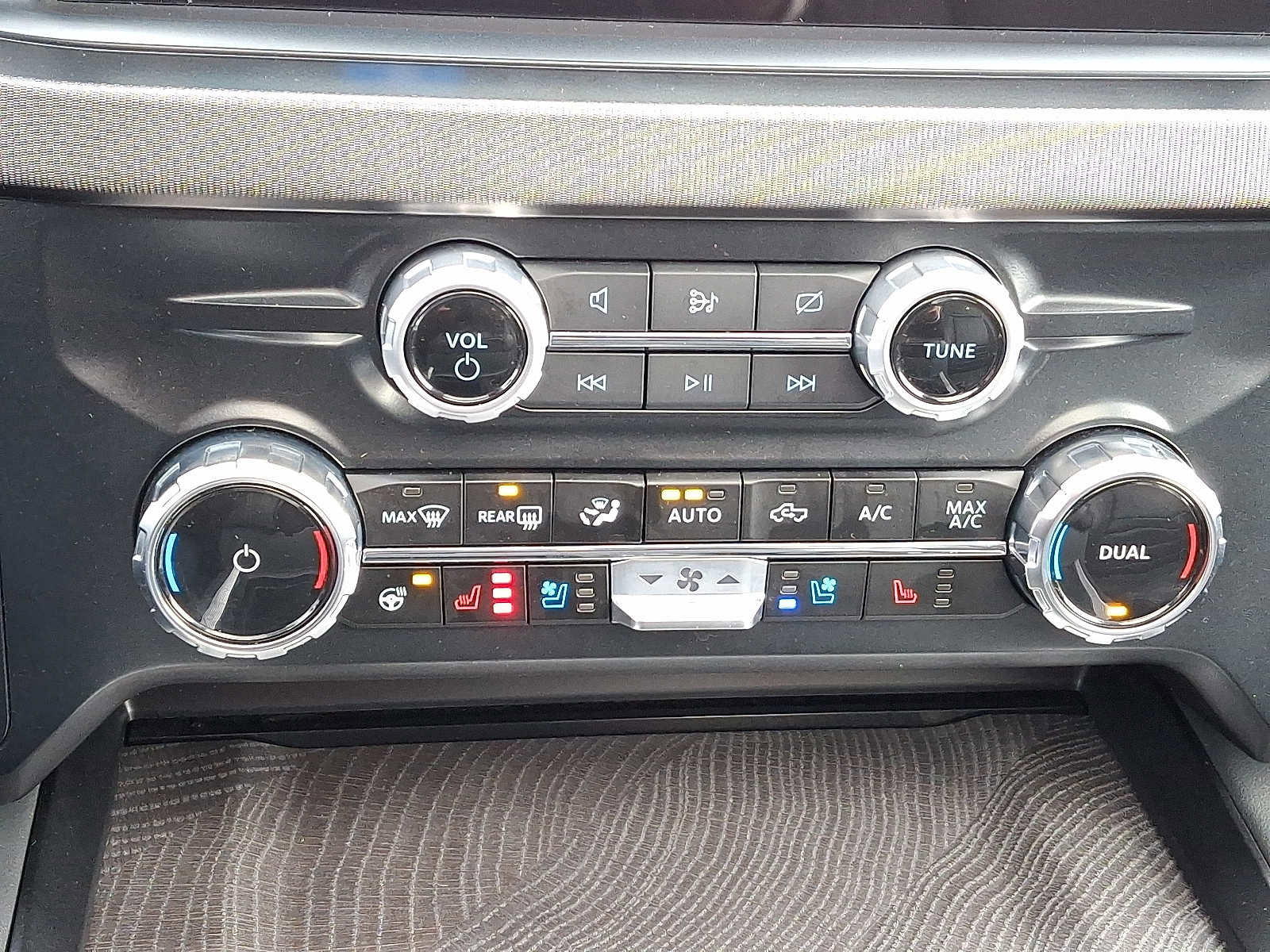 Certified 2024 Ford F250 Platinum w/ Tremor Off-Road Package image 17