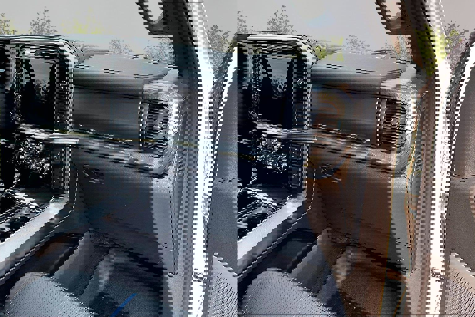 Certified 2025 Ford F150 Platinum w/ Equipment Group 702A High image 17