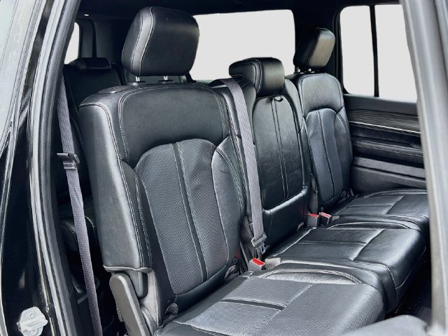 Used 2024 Jeep Wagoneer L Series II AWD/4WD image 29