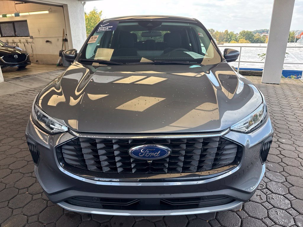 Certified 2023 Ford Escape Active w/ Tech Pack #2 AWD/4WD image 2