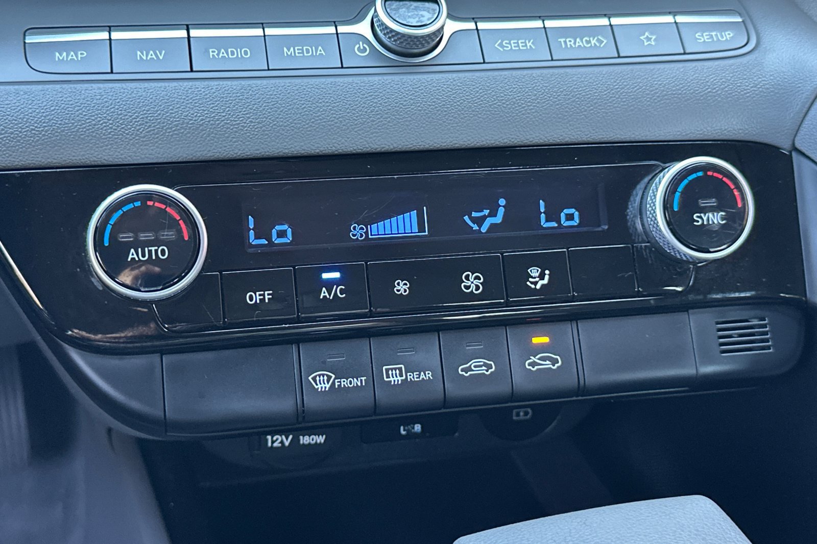 Used 2024 Hyundai Elantra SEL FWD image 30
