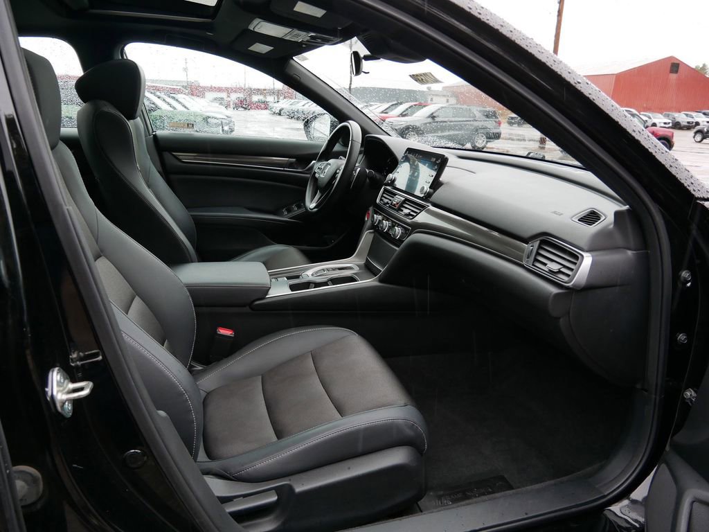 Used 2018 Honda Accord Sport image 8