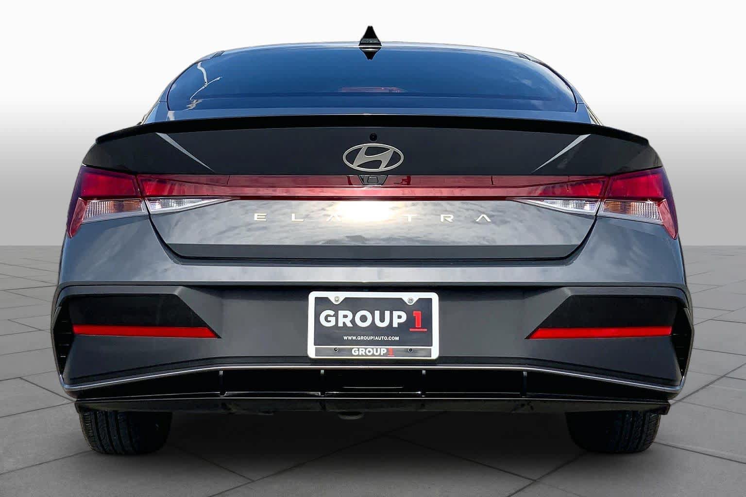 Used 2026 Hyundai Elantra Sport FWD image 5