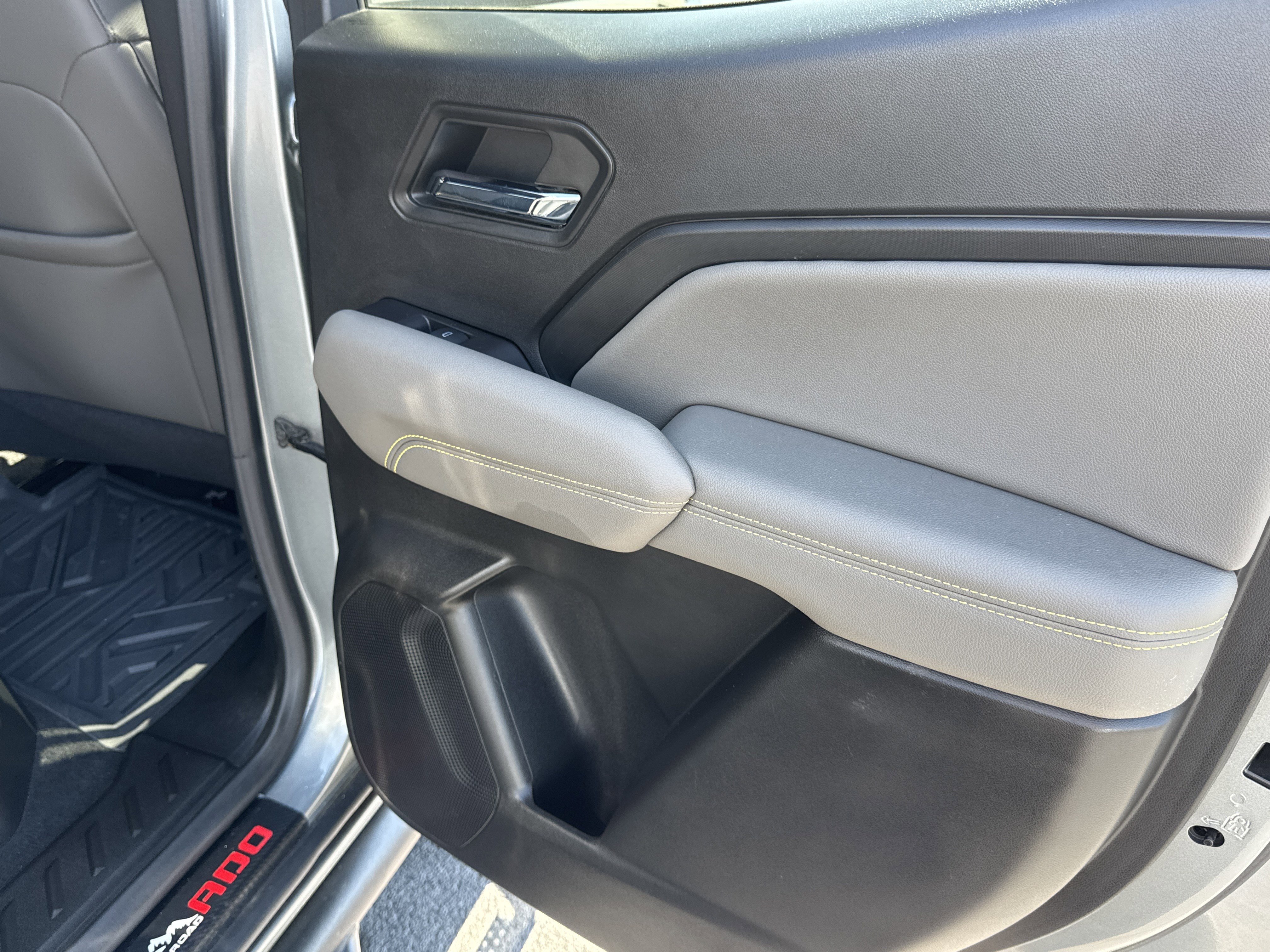 Used 2024 Chevrolet Colorado ZR2 w/ Technology Package image 18