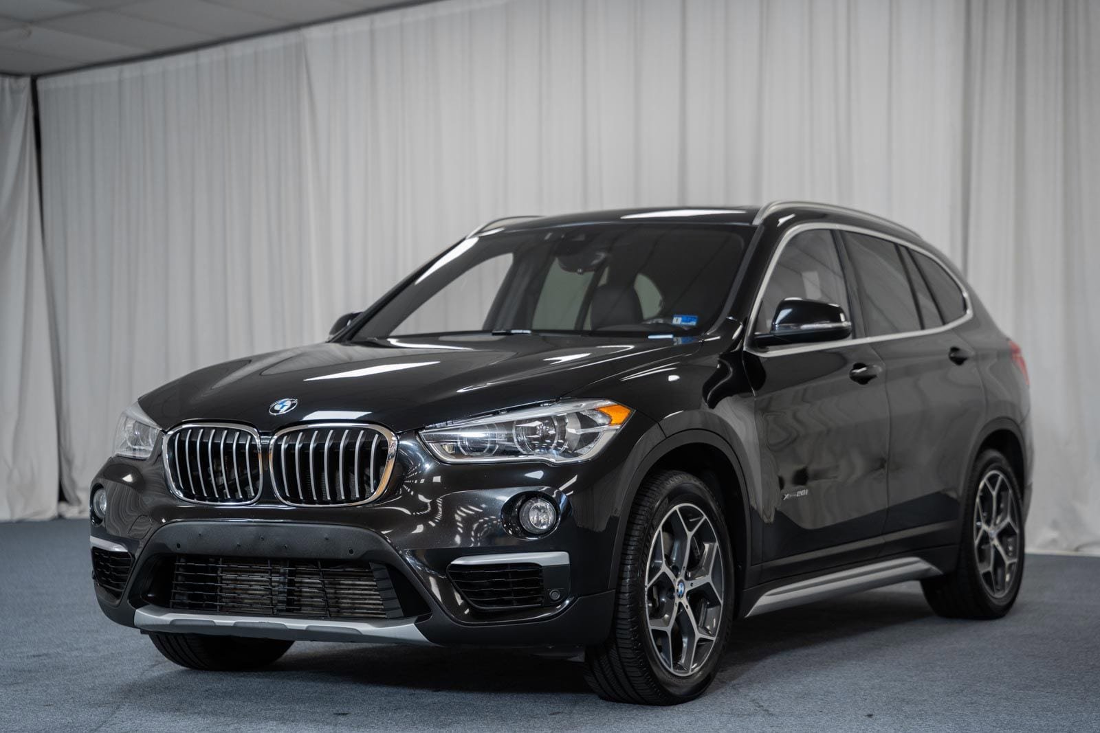 Used 2017 BMW X1 xDrive28i AWD/4WD image 3