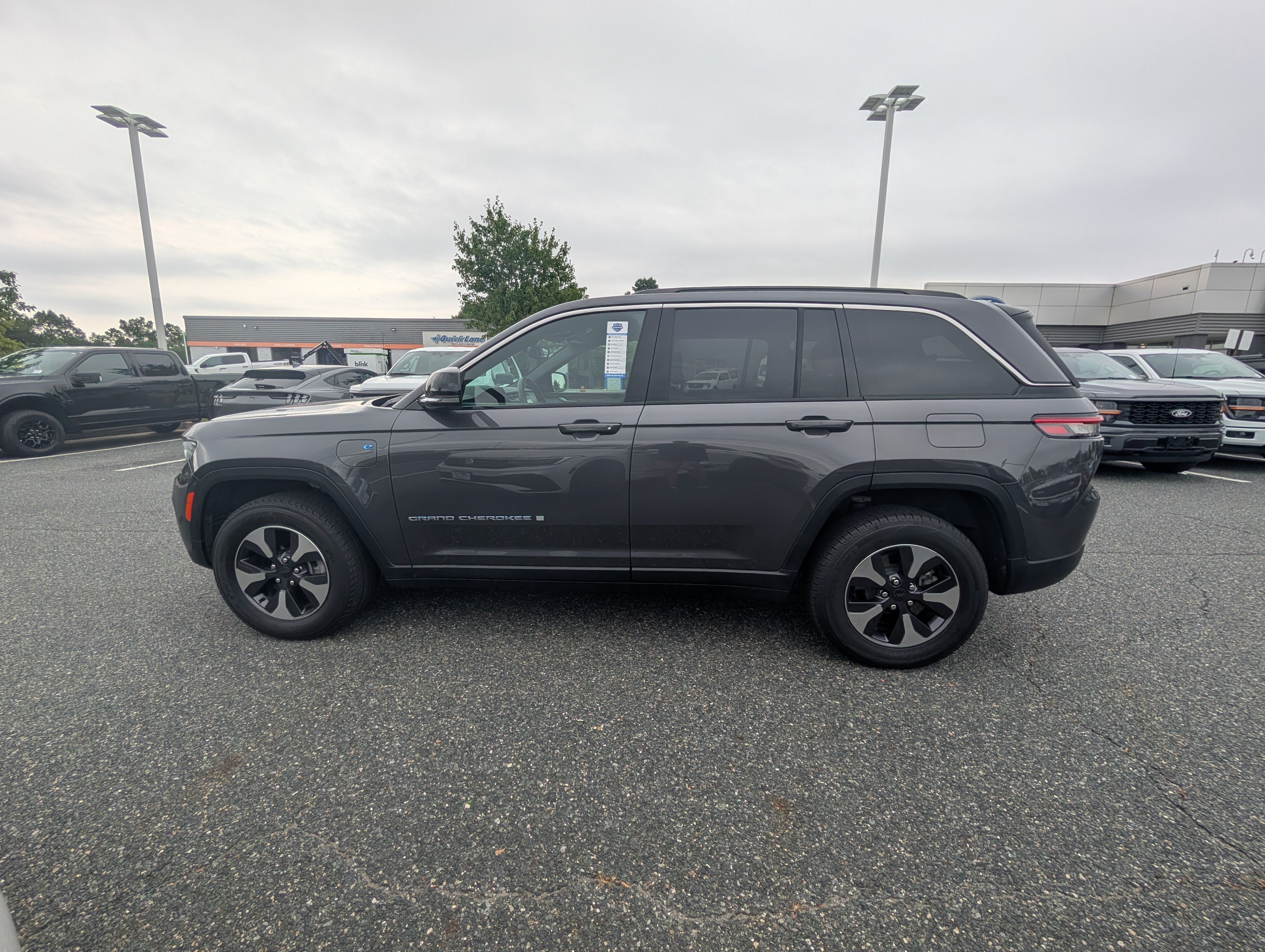 Used 2024 Jeep Grand Cherokee Limited 4xe AWD/4WD image 6