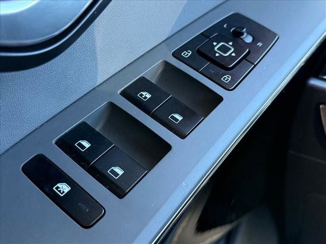 Used 2023 Kia Niro EX image 17