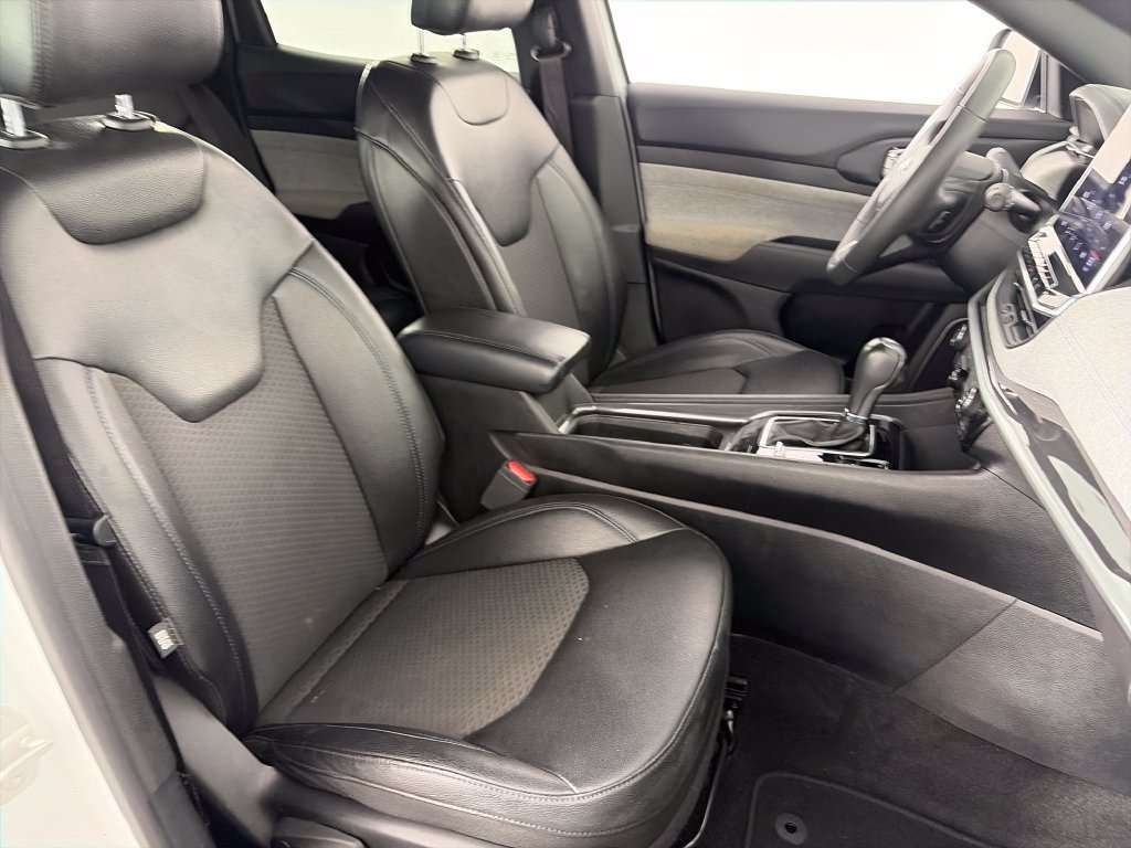 Used 2024 Jeep Compass Latitude AWD/4WD image 30