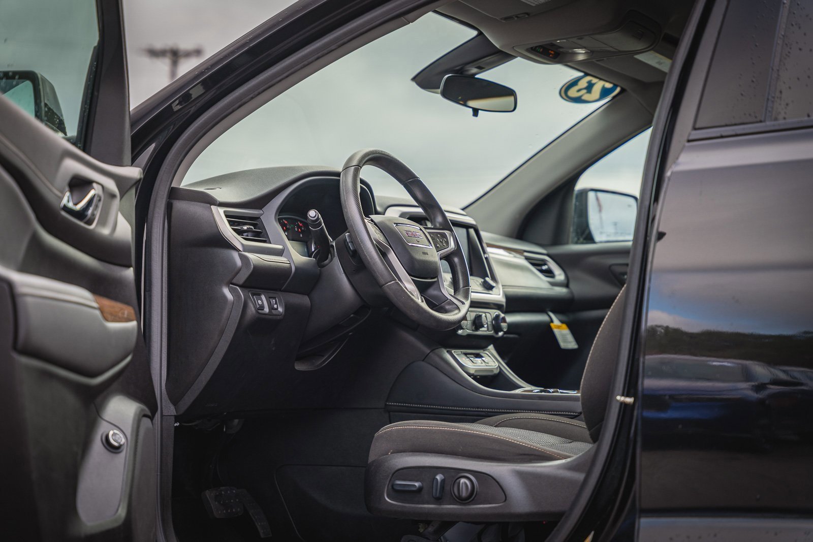 Used 2023 GMC Acadia SLE w/ Driver Convenience Package image 18